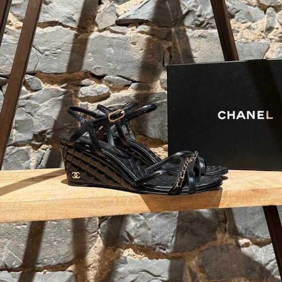 Chanel Black Crumpled Leather Chain Accent Quilted Wedge Sandals - Picture 1 of 14